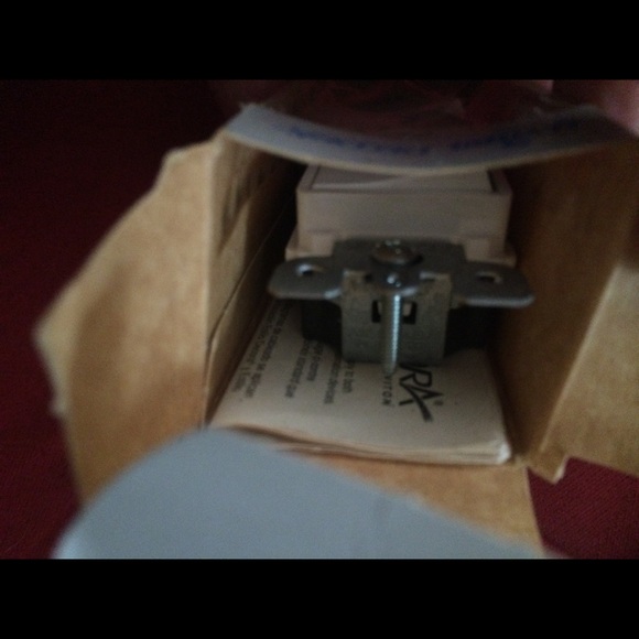 Leviton Decora 5634- Single -Pole Dual switch nib - Picture 4 of 8